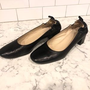 Everlane black pump “The Day Heel”